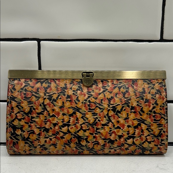 Patricia Nash Cauchy Leather Tulip Oil Painting Floral Wallet Floral Clutch Bag
